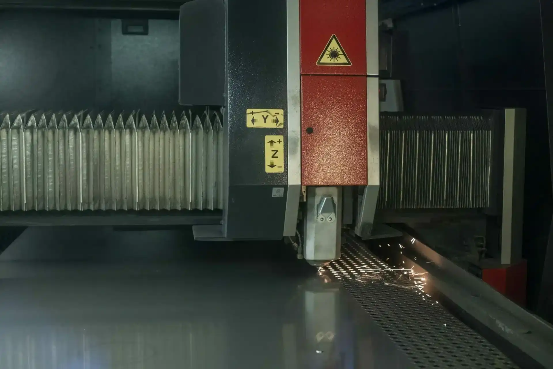 How a Laser Cutting Machine Works