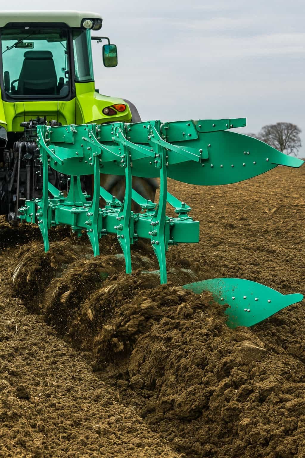 the difference between a plough and a harrow