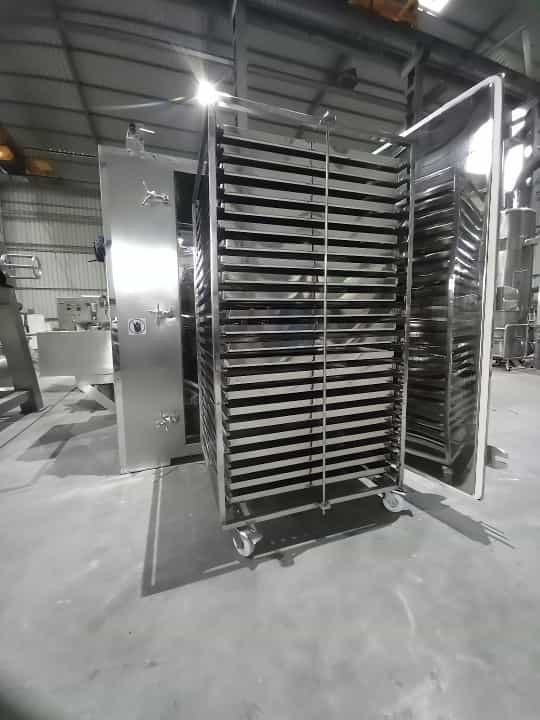 the construction of a tray dryer